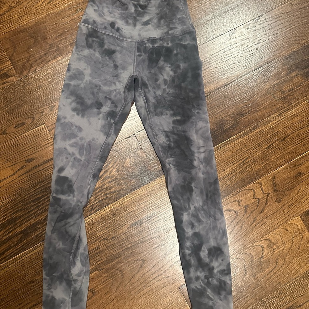 Lululemon Leggings with Tie-Dye Effect size 4 25 inch inseam. Like new!